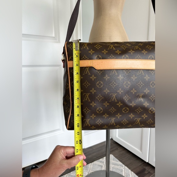 Authentic Louis Vuitton Abbesses Monogram Messenger Bag - Picture 9 of 11